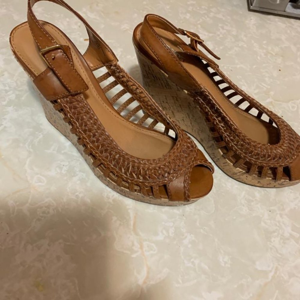 Spring wedge shoe size 8 Tan color